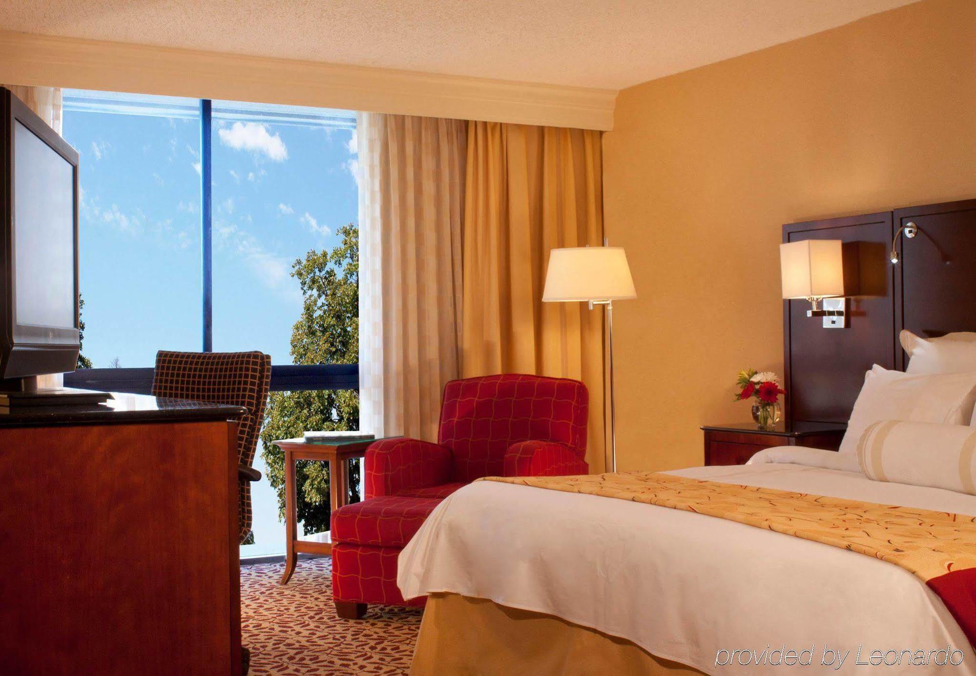 Omaha Marriott Hotel Room photo